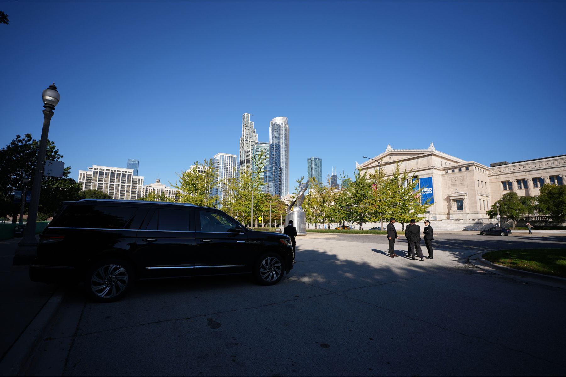Vellaro black SUV with the Chicago skyline, ready for an airport transfer